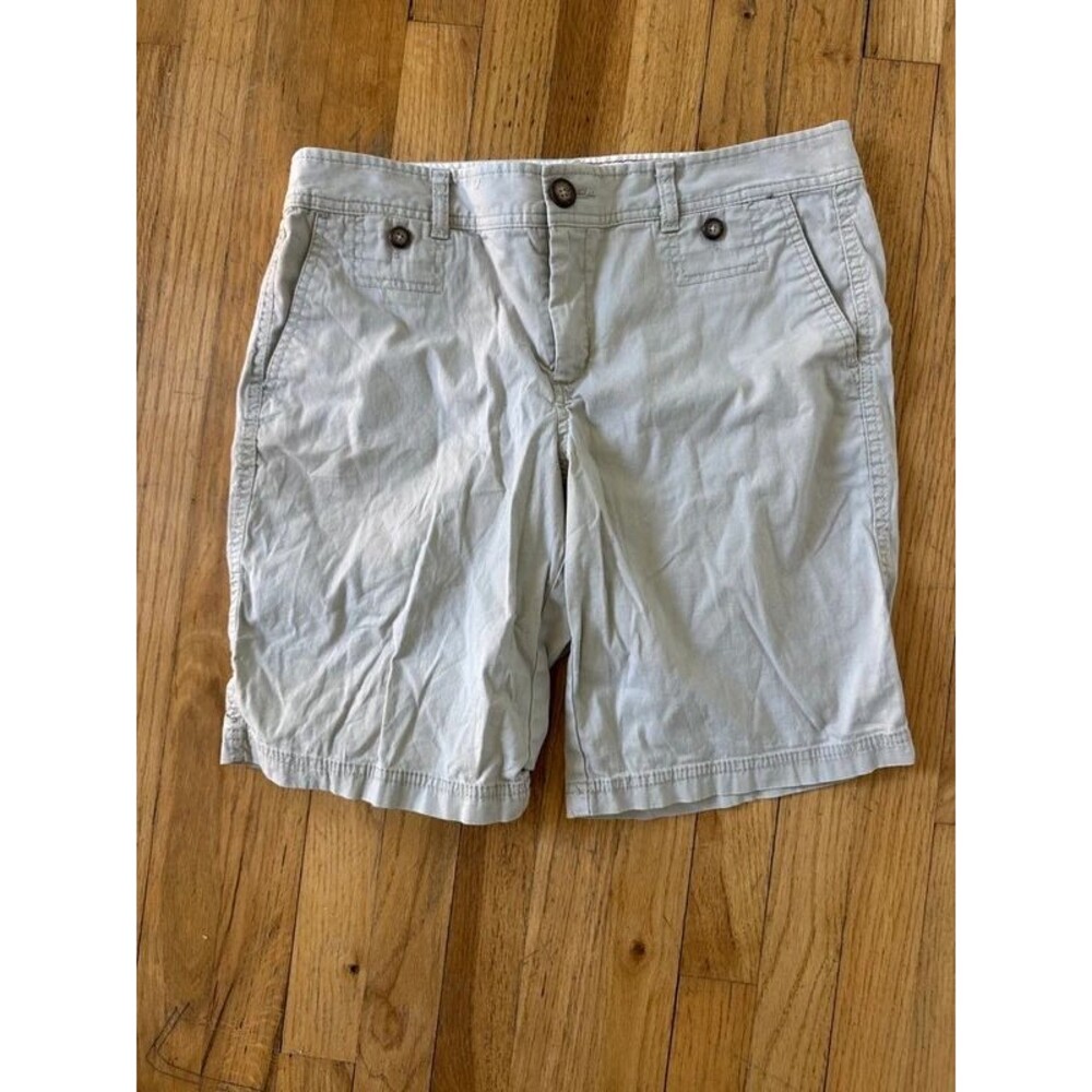 Dockers women’s 12 Bermuda khaki chino shorts
